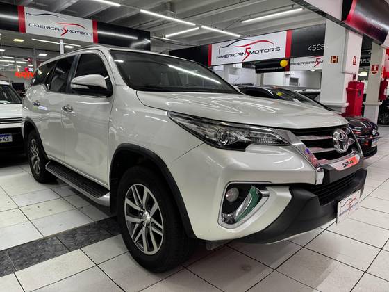 TOYOTA HILUX SW4 4.0 SRX 4X4 7 LUGARES V6 24V GASOLINA 4P AUTOMÁTICO TOYOTA HILUX SW4 4.0 SRX 4X4 7 LUGARES V6 24V GASOLINA 4P AUTOMÁTICO
